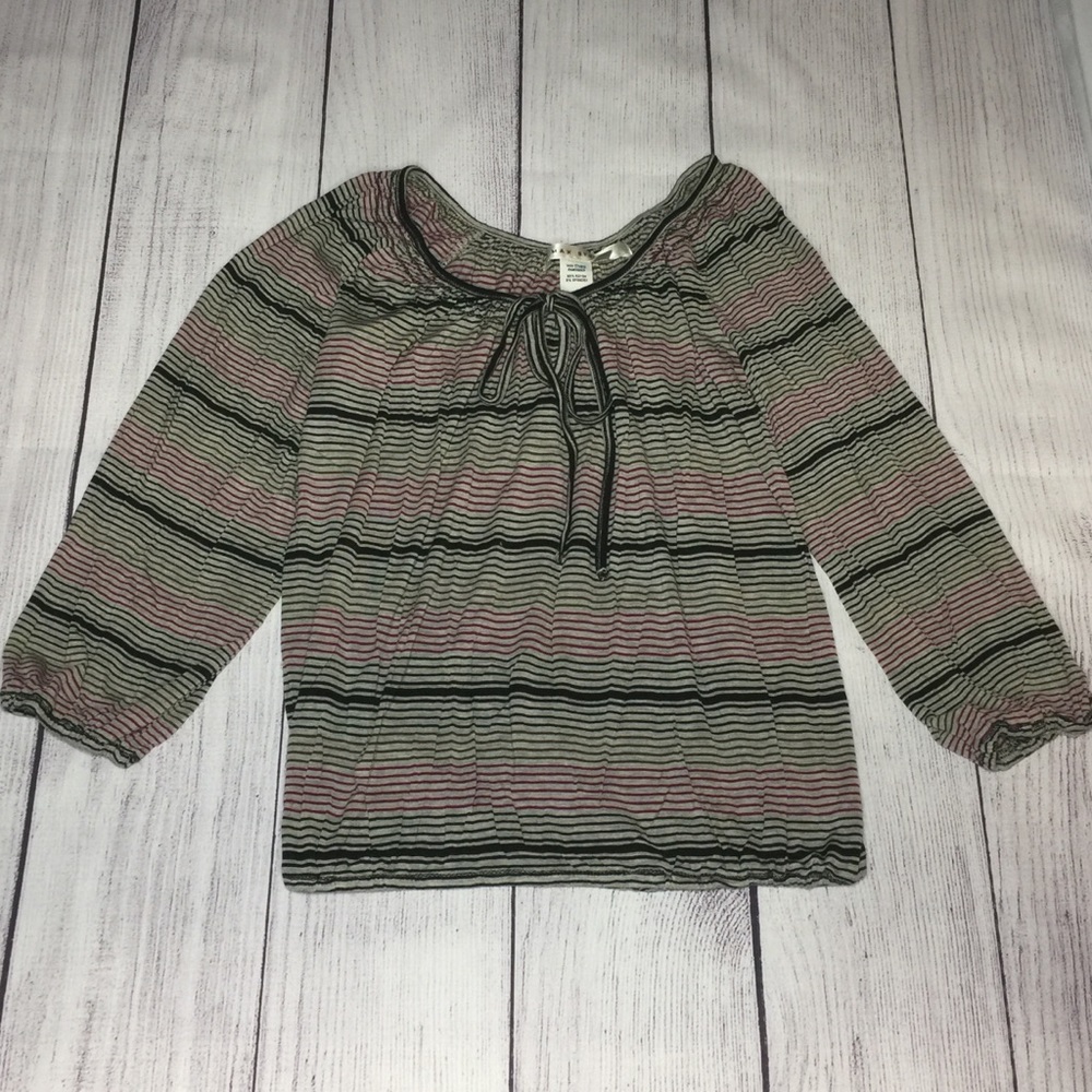 🛍️ 4/$20 MAX STUDIO Top - Picture 1 of 3
